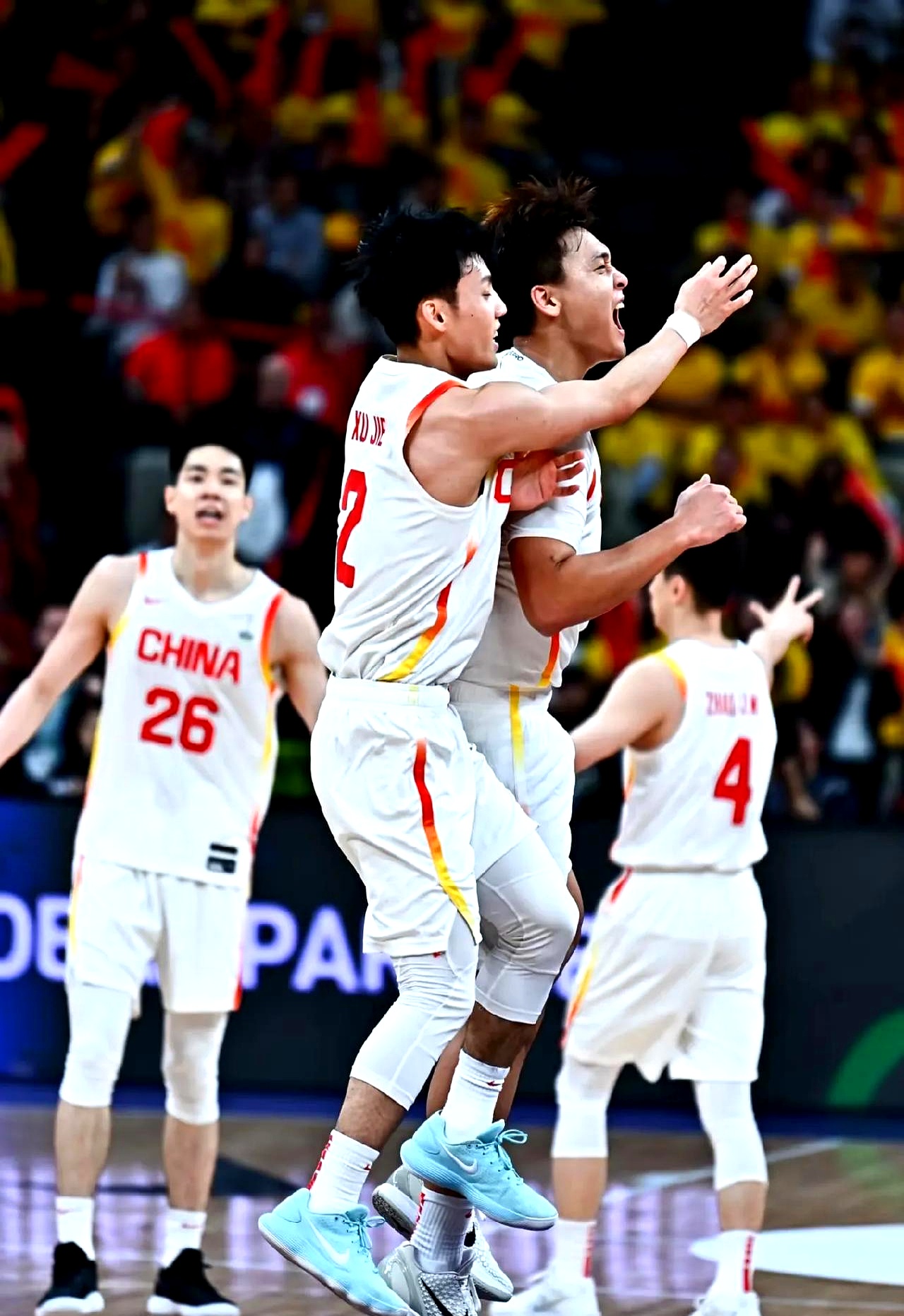 半岛体育直播-国家队球员展现出色实力，成功晋级比赛