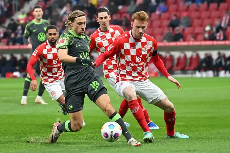 半岛体育网址-美因茨获得宝贵三分，摆脱降级区的简单介绍