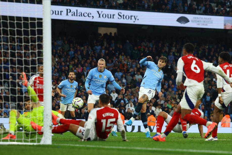 半岛体育在线登录-曼城逆转罗马：斯特林梅开二度，贝尔纳多破门