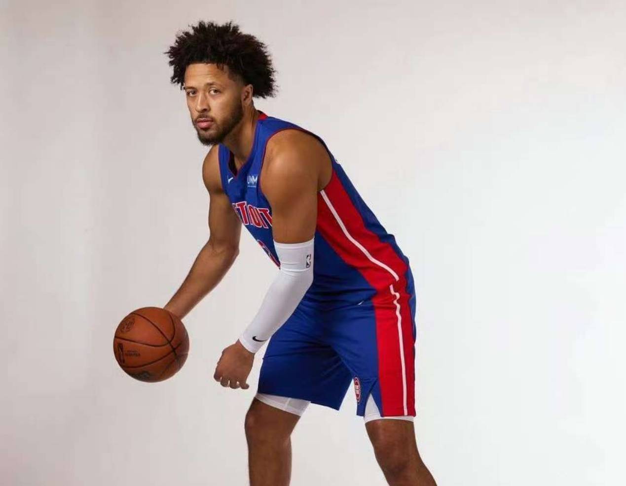 猛龙队联手新教练备战季后赛,迎接挑战 猛龙队联手新教练备战季后赛,迎接挑战