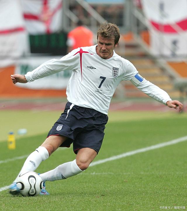 半岛体育网址-世界级足球明星在比赛中展现实力