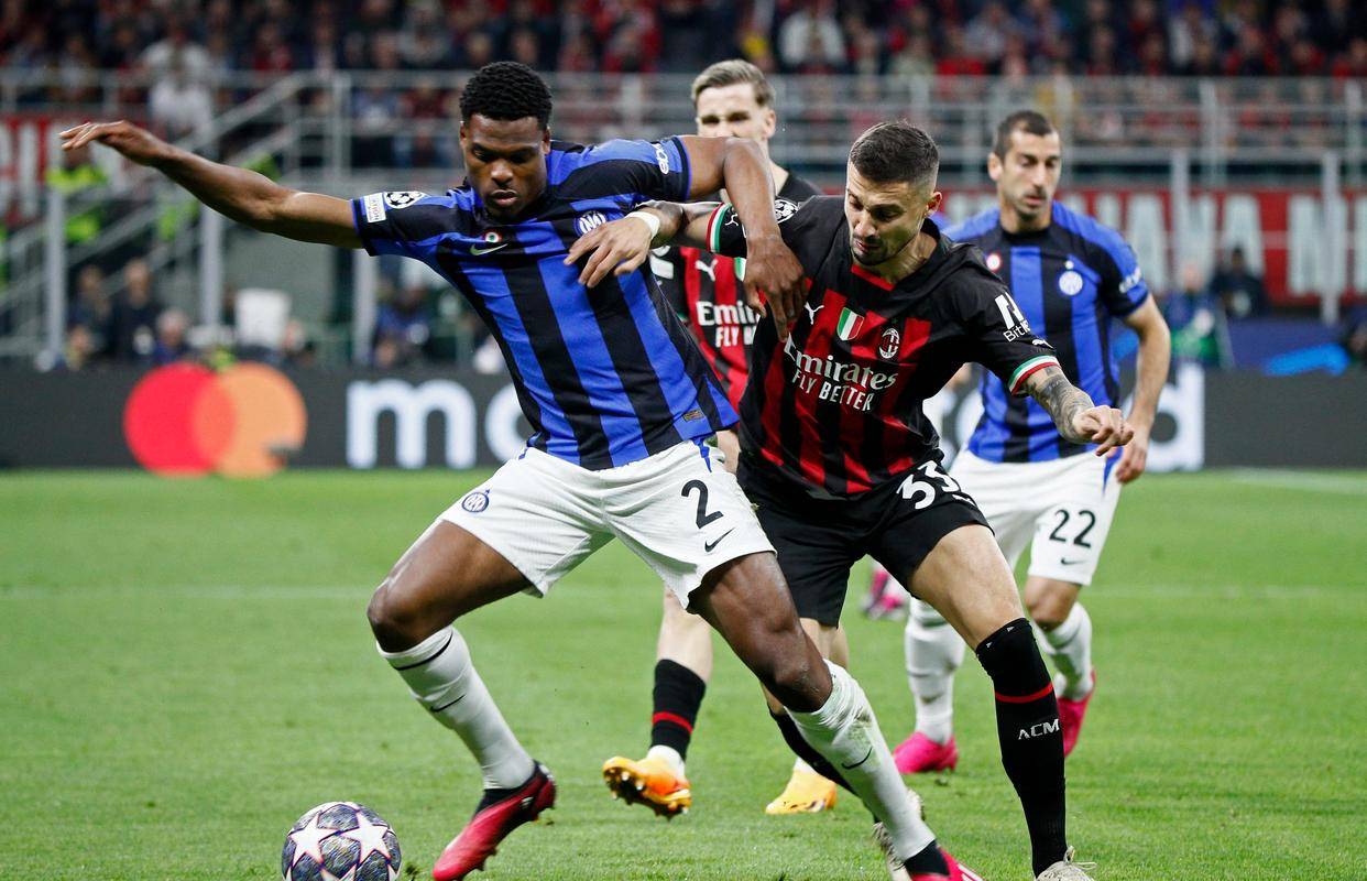 半岛体育注册-佛罗伦萨门将神勇扑出点球，助球队赢得平局的简单介绍