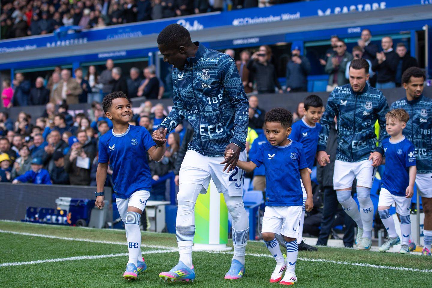 半岛体育娱乐-南安普顿主场苦战射手连场破门