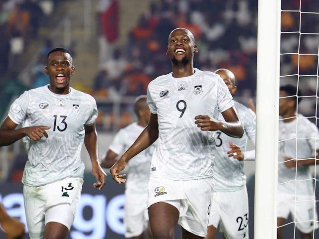 非洲球队经过激烈对决成功晋级下一轮比赛 非洲球队经过激烈对决成功晋级下一轮比赛