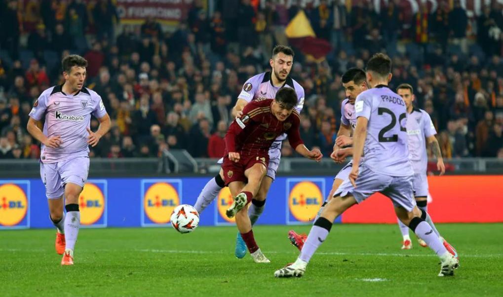 半岛体育网站-阿贾克斯再创奇迹，球队士气高昂