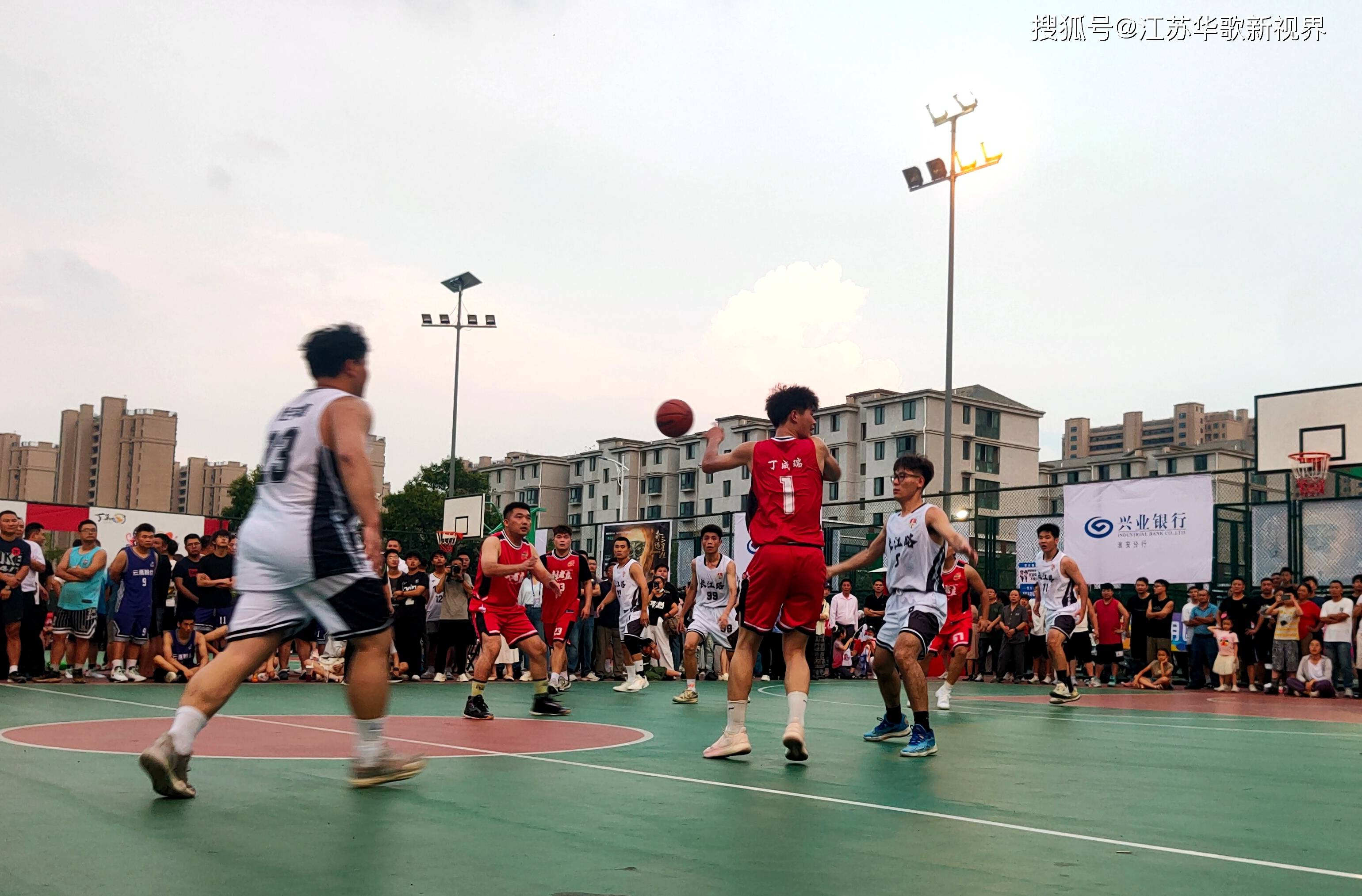 半岛体育官方入口-篮球巨星砍分破纪录，激情对决盛大上演的简单介绍