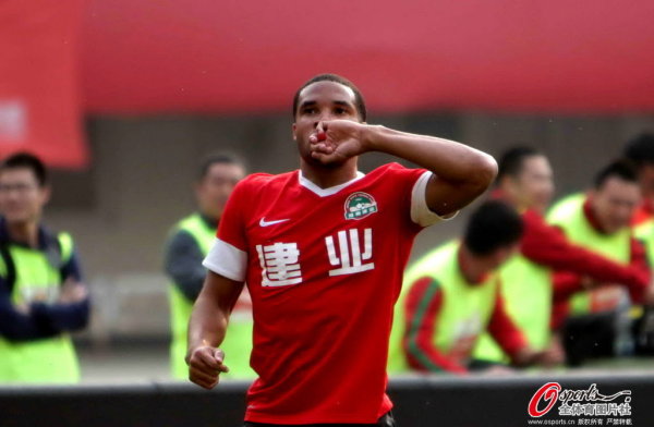 绿城主场战平建业，继续保持不败记录